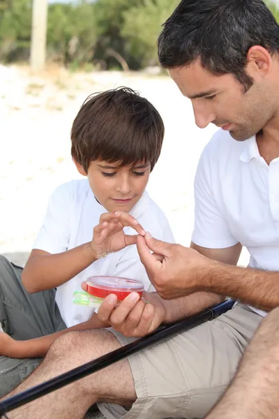 Father teaching his young son to fish — Stock Photo, Image