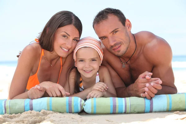 Family laying on beach — Stock Photo, Image