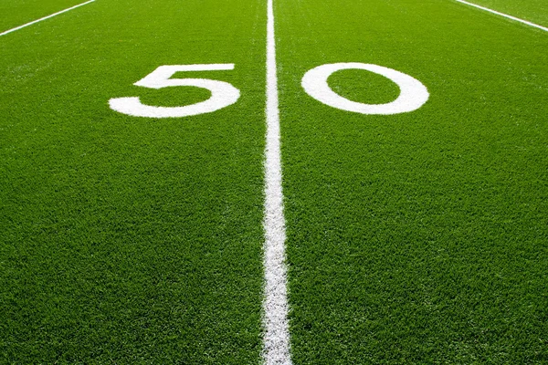 Linea di cinquanta yard campo di football americano — Foto Stock