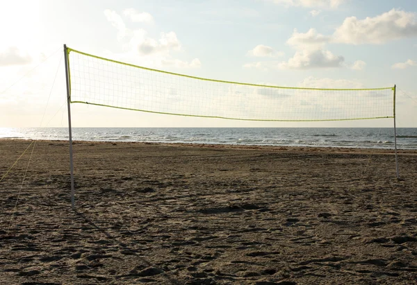 Volleyboll nät på en strand — Stockfoto