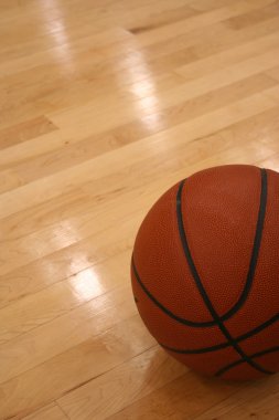 Basketbol sert üzerinde