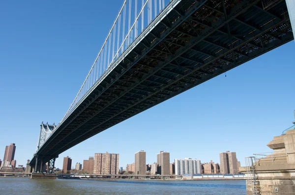 Untersicht der Manhattan-Brücke — Stockfoto