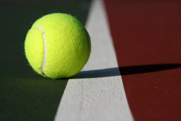 Tennisboll på nära håll — Stockfoto