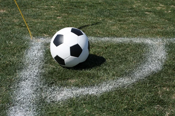 Fotbalový míč rohový kop — Stock fotografie