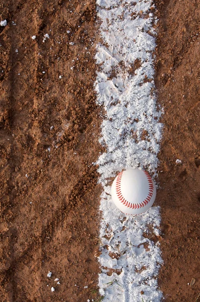 Nuevo béisbol en la línea de tiza —  Fotos de Stock