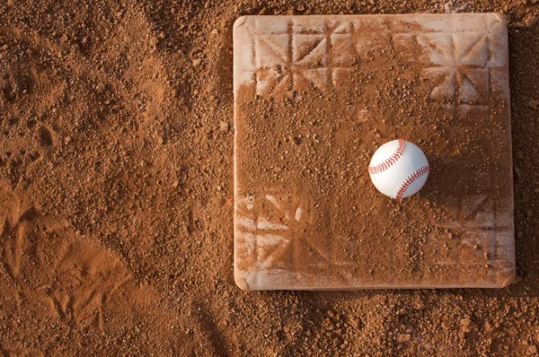 Baseball su una base — Foto Stock