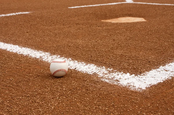 Baseball nära hemmet pläterar — Stockfoto