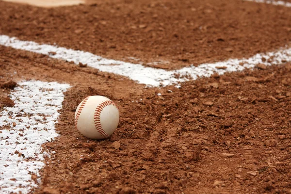 Baseball nära rutan Paneringsdeg — Stockfoto