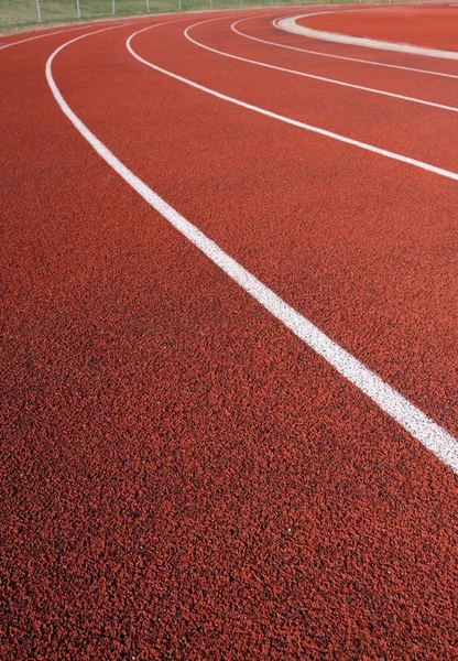 빨간 육상 트랙의 곡선 — 스톡 사진