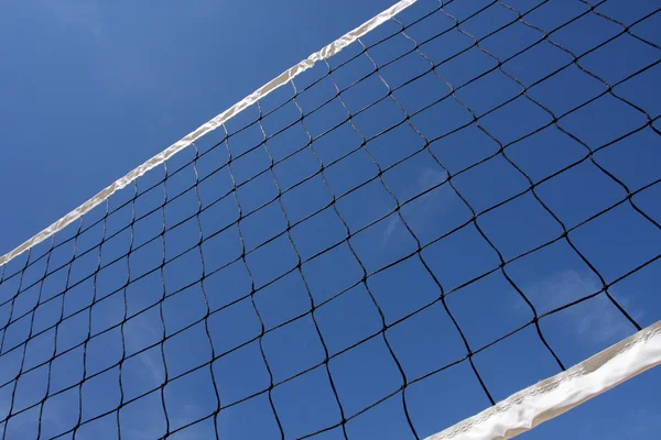 Vista angular de uma rede de voleibol — Fotografia de Stock