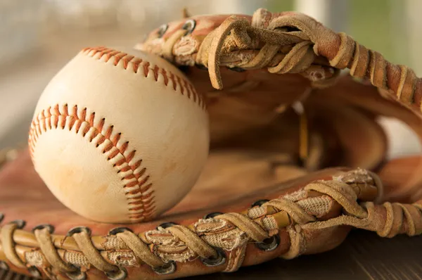 Baseball w rękawicy — Zdjęcie stockowe