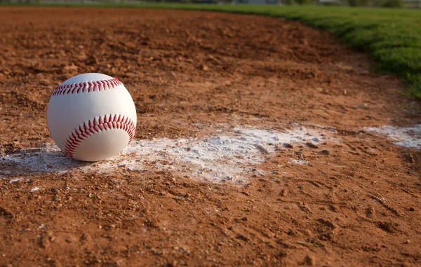 Baseball an der Kreidegrenze — Stockfoto
