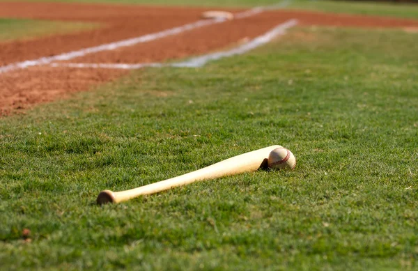Baseball & Bat with First in the background — Stock Photo, Image
