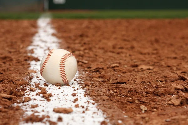 Бейсбол на полі — стокове фото
