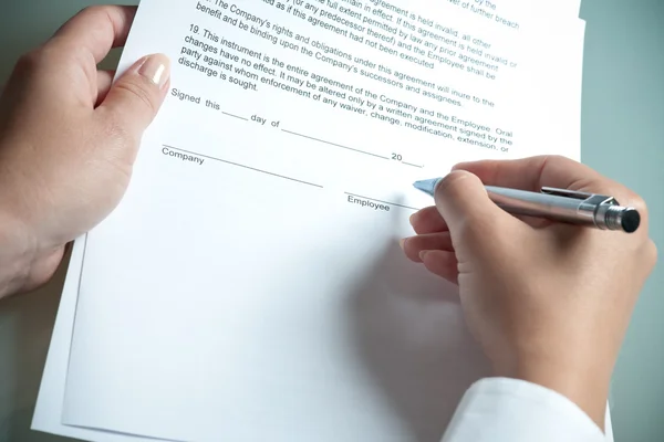 Female hands filling out employment agreement contract — Stock Photo, Image
