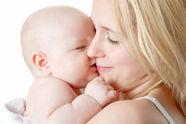 Όμορφο μωρό στα χέρια μητέρες — Φωτογραφία Αρχείου
