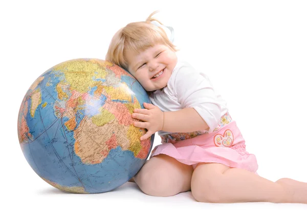 Ребенок держит глобус — стоковое фото