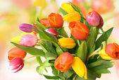Kytice z čerstvých tulipánů