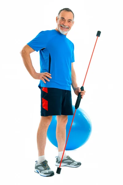 Sénior fazendo exercícios com um bastão de balanço — Fotografia de Stock