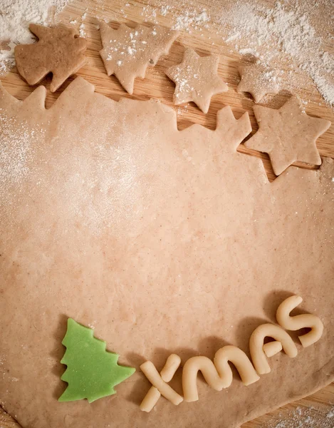 Создание рождественских печенек — стоковое фото