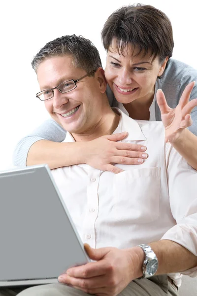 Paar auf Laptop — Stockfoto