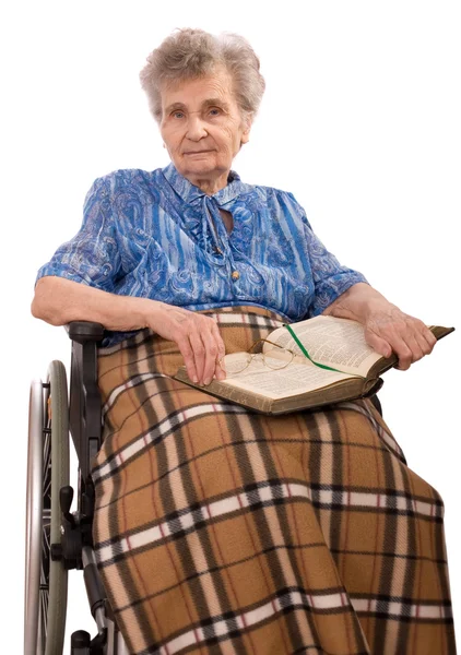 Літня жінка в інвалідному візку — стокове фото