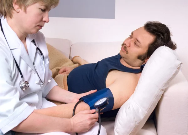 Misurazione della pressione sanguigna — Foto Stock