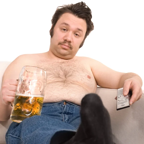 Людина з надмірною вагою з келихом пива — стокове фото