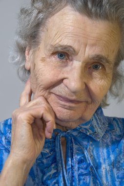 yaşlı kadın portresi