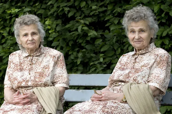 Dwóch starszych kobiet — Zdjęcie stockowe
