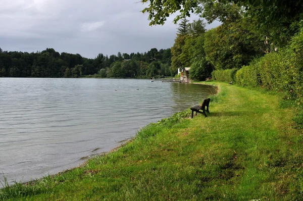 湖，kochelsee 附近步行 — 图库照片
