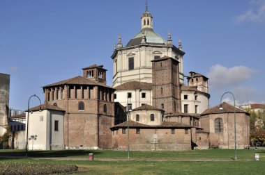 San lorenzo arka yüzüne, milano