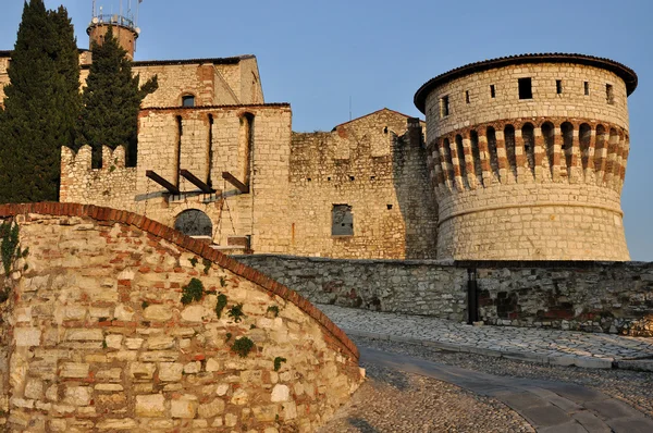 Castle innerlijke ingang, brescia — Stockfoto