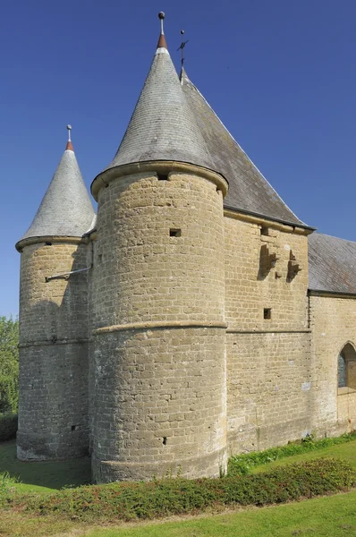 Torens van st etienne versterkte kerk, sernion — Stockfoto
