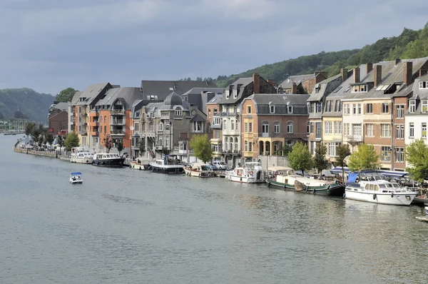Houses and boats on meuse, dinant — Stock Photo, Image