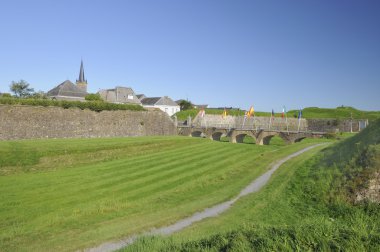 City wall ve hendek, rocroi, ardennes