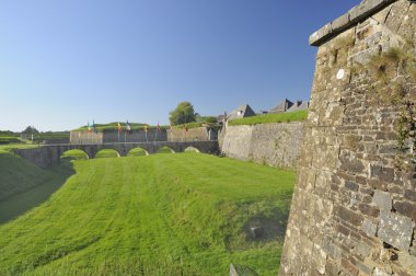 giriş köprü ve hendek, rocroi, ardennes