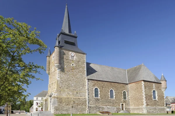 Kare ve kilise, signy le petit, ardennes — Stok fotoğraf
