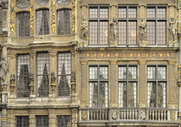Fachadas ornamentadas em grande lugar, Bruxelas — Fotografia de Stock