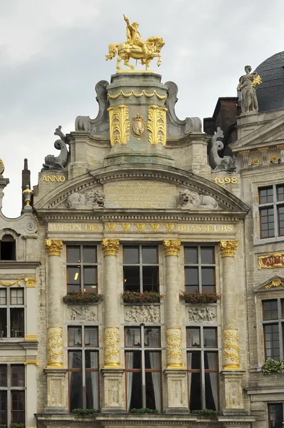 Gable in grand place, brussels — Stock Photo, Image