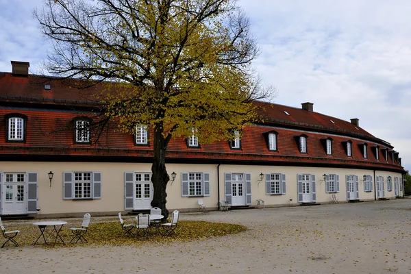 Edifícios de serviços de solidão Schloss, Estugarda — Fotografia de Stock