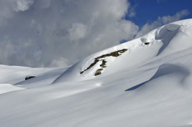 pürüzsüz yamacındaki bakir kar