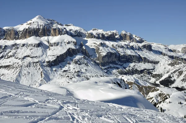 Piz boe' hoge imposante steile rotsen, Dolomieten — Stockfoto