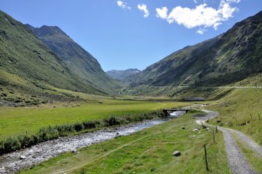 Reuss sel ve gottardo yol