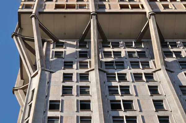 Torre de Velasca em relevo de concreto, milão — Fotografia de Stock