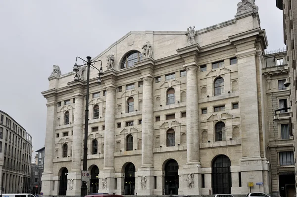 Stock-exchange facade, milan — Stock Photo, Image