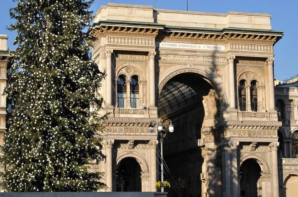 Christmas tree and galleria, milan — Stock Photo, Image