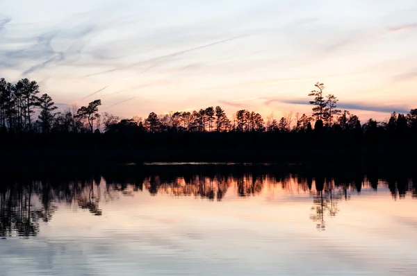 Sunset over a calm lake — Stock Photo, Image