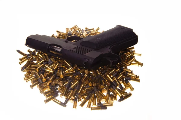 Schusswaffe und Kugeln — Stockfoto