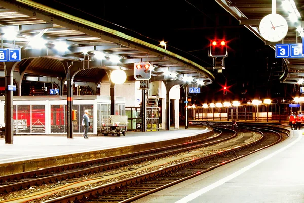 Dworzec kolejowy w nocy — Zdjęcie stockowe